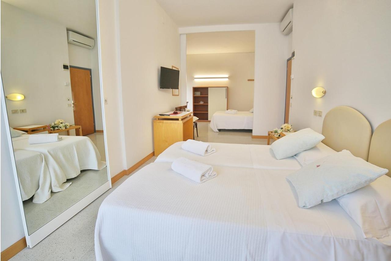 Hotel Pinocchio Каттоліка Екстер'єр фото
